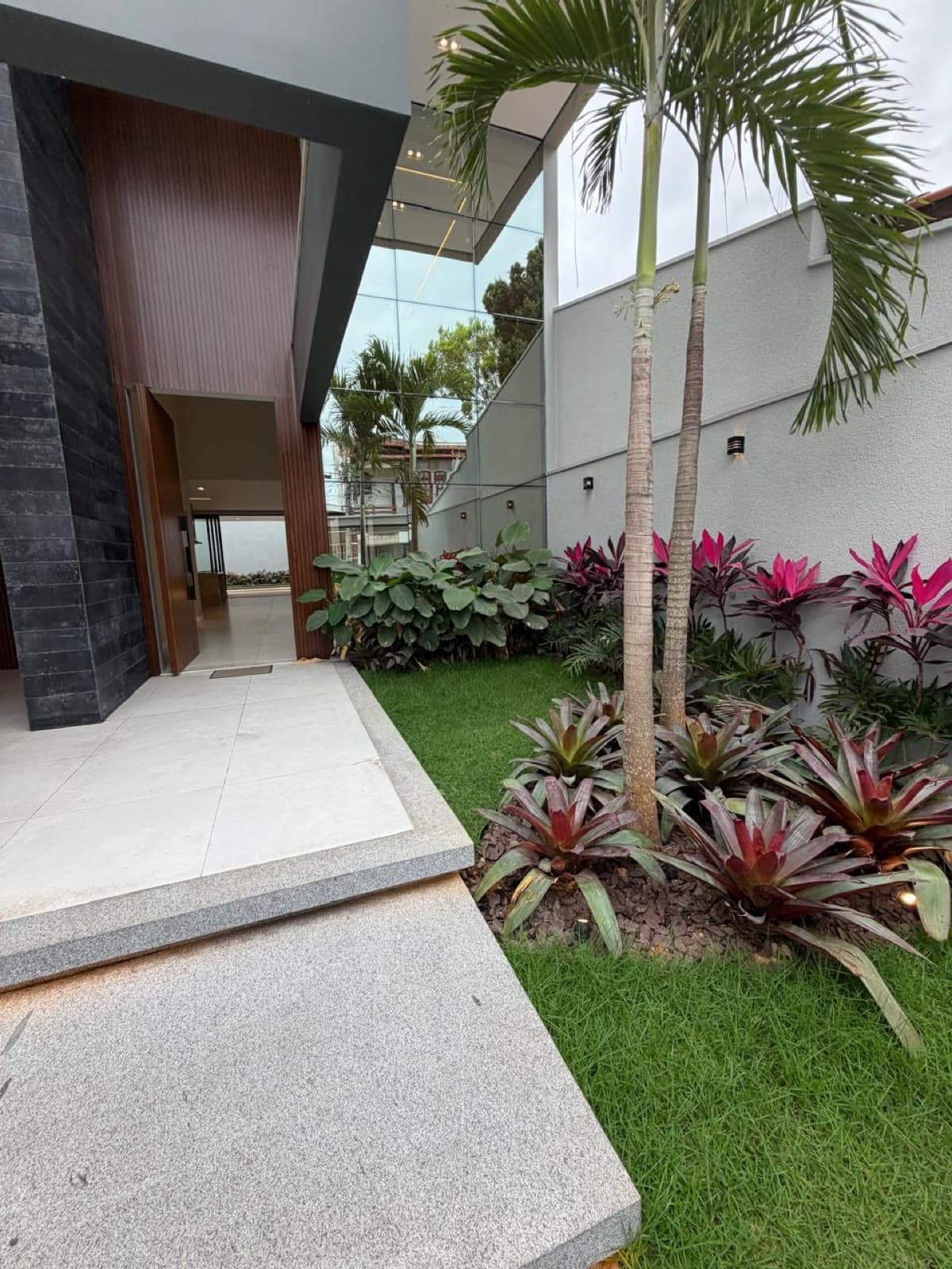 Casa de Alto Padrão com 4 Suítes no Cariru