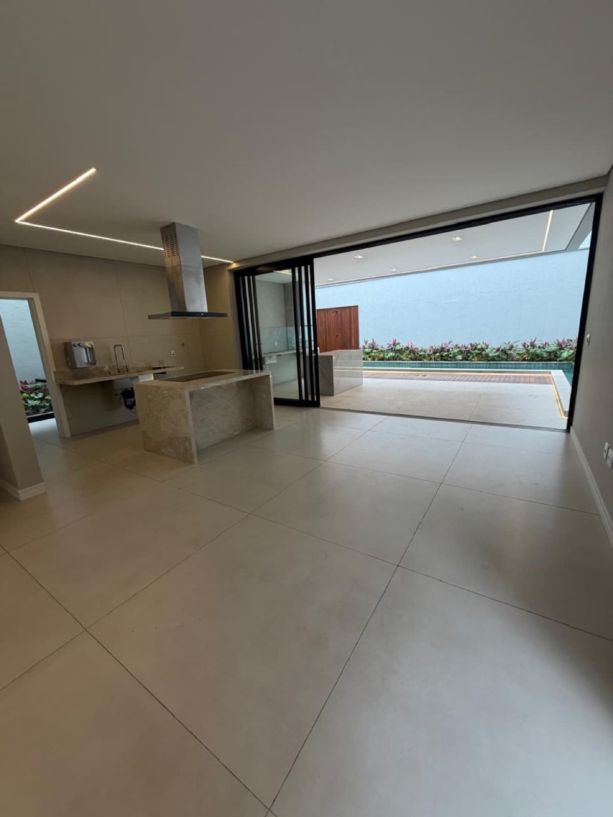Casa de Alto Padrão com 4 Suítes no Cariru