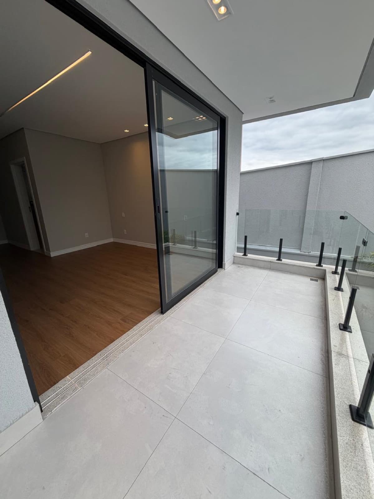 Casa de Alto Padrão com 4 Suítes no Cariru